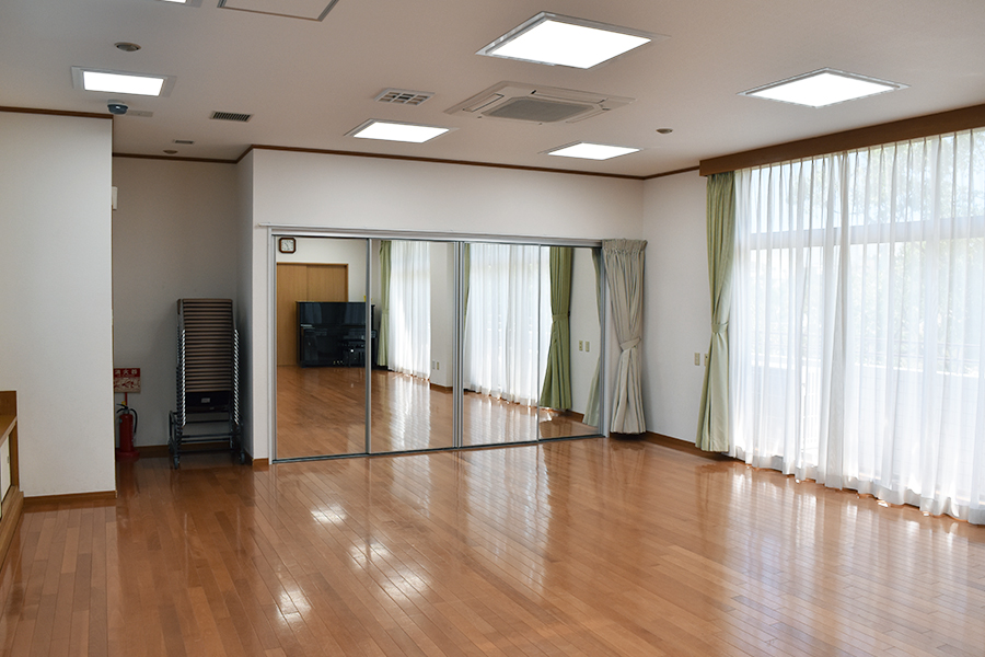 神戸市魚崎財産区 横屋会館 : 多目的室